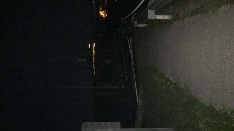 Tramo peatonal muy peligroso Mi denuncia es acerca de un tramo peatonal que transcurre desde Peñacastillo hasta el comienzo del término municipio de murieras por el cual tiene que caminar las personas y éste discurre pegado a una carretera convencional por la cual los coches pasan muy rápido depende de las zonas no hay señalización decentes luminosa por las noches de que hay una paso de peatones y estas pasan entrada y salida de autopista además parte del trazado Trazado es por debajo de un puente en el arcén de una carretera de la misma y no hay iluminación debajo del puente ni una barandilla ni nada de seguridad los coches por la noche no ven que pueden llevarse a las personas es un peligro total por ahí nos tienen abandonados y los coches por la noche no ven y pueden llevarse a las personas es un peligro total por ahí y no hará nada hasta que no haya una desgracia es la carretera N-623 desde Peña castillo hasta la entrada de muriedas