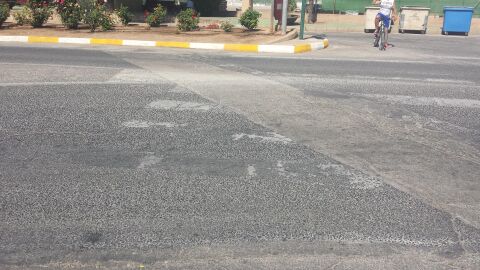 Adjunto fotografías del lamentable estado del paso de cebra de acceso al Polideportivo y piscina en San Clemente (Cuenca) que año tras año permanece en este estado Salida de San Clemente por CM 3112 dirección La Almarcha
