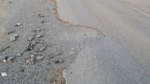 Degradación Poco poco cada vez se va desgranando y haciendose mas grande. Passeig Nord. Reus