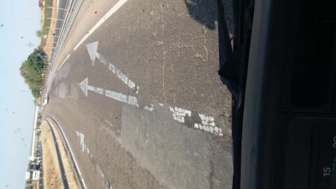 mal estado del firme Quiero denunciar el mal estado del firme de la carretera A-4 km 320, dirección Córdoba, a la altura de la localidad de Andújar (Jaén). Está áspera, muy rugosa, en tramos suelta, con el consiguiente riesgo de impacto de piedras en los vehiculos, marcas viales inexistentes