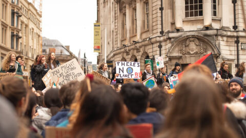menores protestando contra el cambio clim&aacute;tico