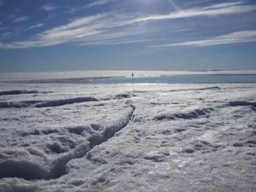 Imagen de un dron muestra la fragilidad de la capa de hielo de Groenlandia