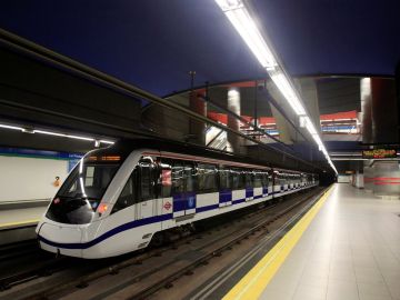 Imagen de archivo de un tren de Metro de Madrid Imagen de archivo de un tren de Metro de Madrid