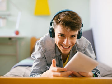 Pese a que sube el tiempo que los chicos dedican a Internet, no reciben más formación al respecto. Pese a que sube el tiempo que los chicos dedican a Internet, no reciben más formación al respecto.