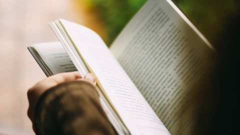 Leyendo un libro Leyendo un libro