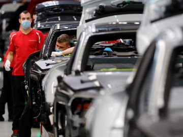 Imagen de archivo de una f&aacute;brica de coches
