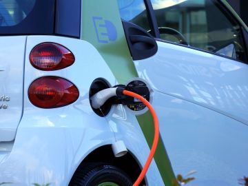 Imagen de archivo de un coche el&eacute;ctrico