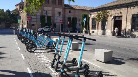 punto de bicicletas y patinetes eléctricos de alquiler en Alcalá de Henares
