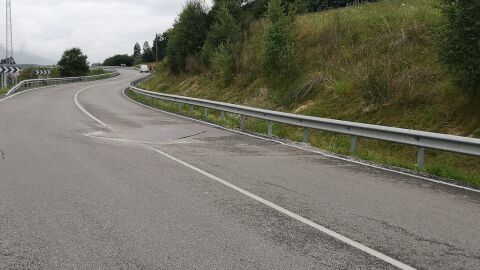 Socav&oacute;n en carretera
