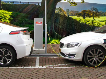 ¿Cuántos puntos de recarga necesita España para los coches eléctricos?