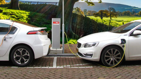 ¿Cuántos puntos de recarga necesita España para los coches eléctricos? 