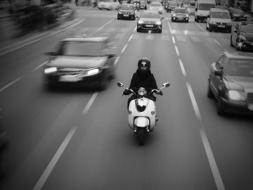 Los motoristas van mucho m&aacute;s desprotegidos que un conductor de coche