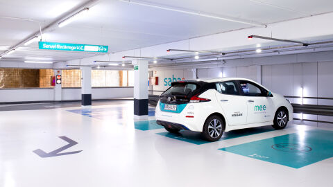 El servicio está disponible en todos los aparcamientos que tengan puntos de recarga disponibles ParkElectric