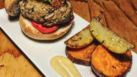 Hamburguesa vegetal cuinada pel xef Jordi Rey Hamburguesa vegetal cuinada pel xef Jordi Rey