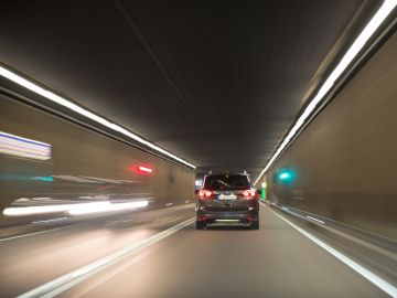 Coche en tunel