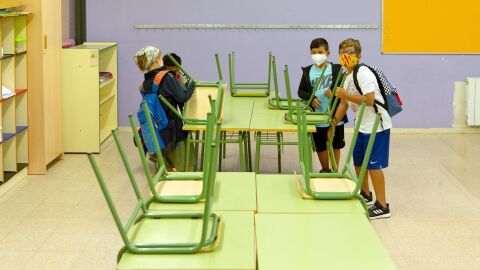 Niños en un aula Niños en un aula