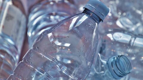 Reciclaje de botellas de pl&aacute;stico