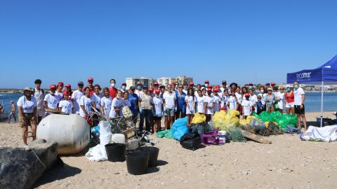 La Fundaci&oacute;n Ecomar recoge m&aacute;s de 2 toneladas de residuos en Punta Umbr&iacute;a