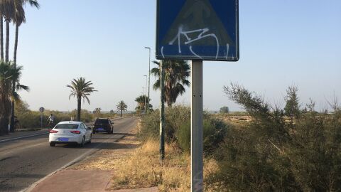 Se&ntilde;al pintada en carretera de Huelva