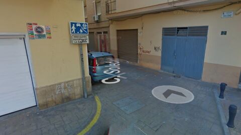 Calle peatonal de Almería peligrosa 