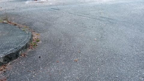 Carretera con socavones en Pontevedra