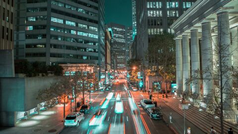 El uso excesivo de los coches en la ciudad tiene consecuencias negativas El uso excesivo de los coches en la ciudad tiene consecuencias negativas