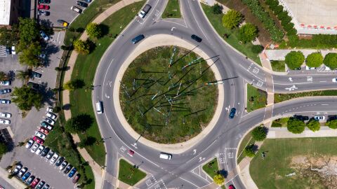 Glorieta con coches