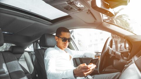 El móvil, distracción al volante 