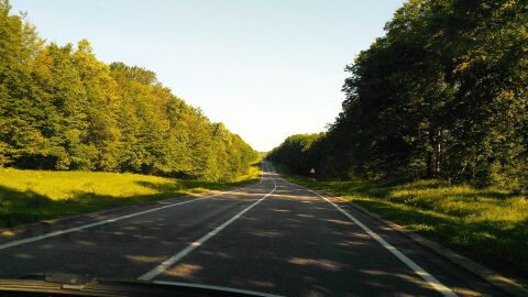 Carretera con línea continua Carretera con línea continua
