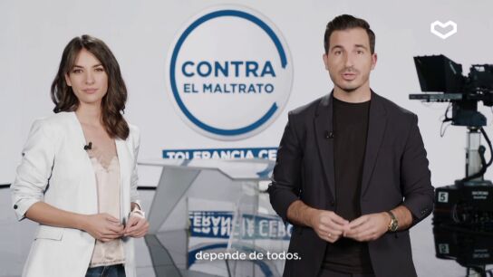 La periodista Esther Vaquero y el escritor Javier Castillo: "Acabar con la lacra de la violencia de g&eacute;nero depende de todos"