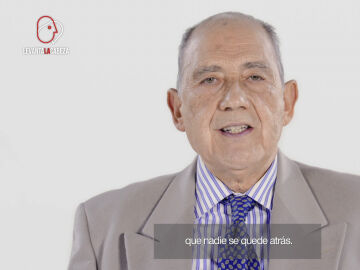 El jubilado Carlos San Juan es el protagonista de la nueva campa&ntilde;a de Atresmedia para abordar la brecha digital.