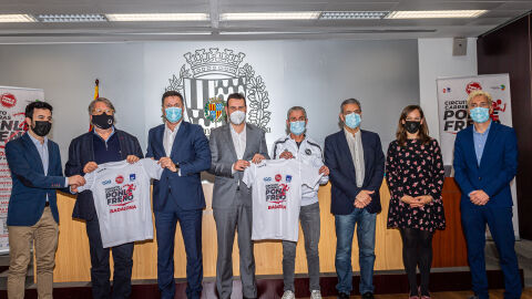 Carlos Lamelo, coordinador de programas Onda Cero Catalunya; Josep M. Ram&iacute;rez, director Institut Guttman; Josep Alfonso, director general del Centro de Estudios y Opini&oacute;n de PONLE FRENO-AXA y de la Fundaci&oacute;n AXA; Rub&eacute;n Guijarro, alcalde de Badalona; Mart&iacute;n Fiz, campe&oacute;n del mundo de marat&oacute;n; Jordi Subirana, regidor de Deportes del ayuntamiento de Badalona; Natalia Rico Cortina, responsable Comunicaci&oacute;n Circuito Carreras Ponle Freno; y Jos&eacute; Luis Blanco, atleta subcampe&oacute;n Europa 3000 metros obst...