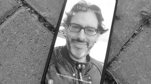 El autor del libro 'Cabezas Abajo', Javier Valero