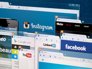 Un ordenador muestra diferentes pesta&ntilde;as con redes sociales abiertas