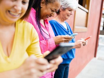Adicci&oacute;n a los "me gusta", ciberbullying, FOMO... Las redes sociales afectan a la salud mental de los usuarios