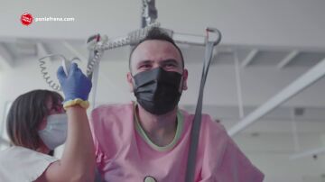 Conoce la historia de Jaime en silla de ruedas tras un accidente en moto: sus padres le han inculcado que hay que luchar y ser constante