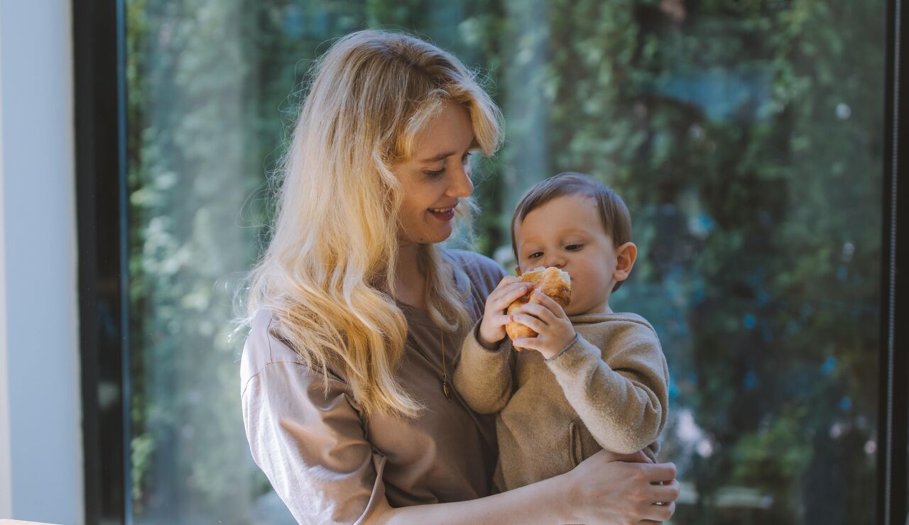 El consumo de alimentos ultraprocesados por parte de la madre está relacionado con el riesgo de obesidad en sus futuros hijos