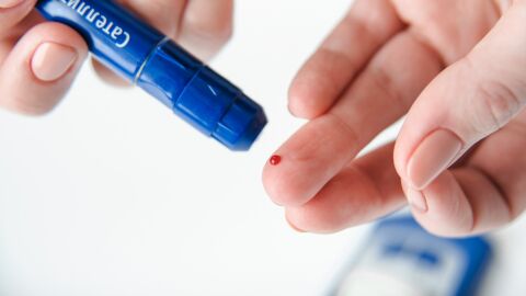 Medir la glucosa con glucómetro