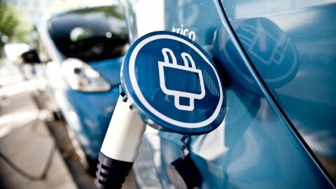 La UE instalará cargadores para vehículos eléctricos cada 60 kilómetros para 2026