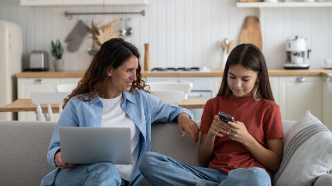 Educación y regulación: las claves de los expertos para que los jóvenes hagan un uso saludable de la tecnología 