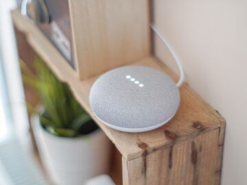 Del temor a la comodidad: c&oacute;mo los altavoces inteligentes pueden ayudar a los mayores en su d&iacute;a a d&iacute;a