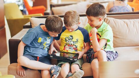 El chupete digital. Cómo evitar un paisaje con niños abducidos por la pantalla