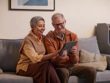 Siete de cada diez mayores de 55 a&ntilde;os est&aacute;n en Internet, pero la brecha digital entre generaciones contin&uacute;a 