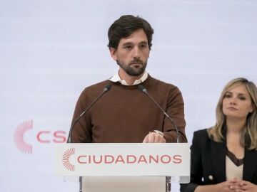 Adrián Vázquez, con Carlos Alsina en ‘Más de uno’: “Los españoles ahora mismo no nos consideran un vehículo político transformador”