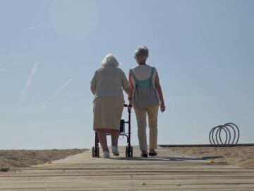 ‘Hablando en plata’ y Amigos de los Mayores, unidos para sensibilizar sobre la soledad no deseada de las personas mayores 