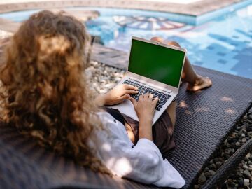 &iquest;Teletrabajas en un lugar con mala cobertura este verano? Consejos para mejorar la velocidad de tu conexi&oacute;n