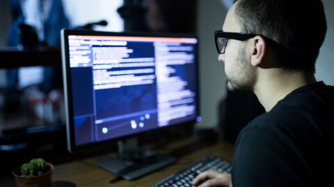 Deconstruyendo al hacker: pasado, presente y futuro de una figura clave del ecosistema digital