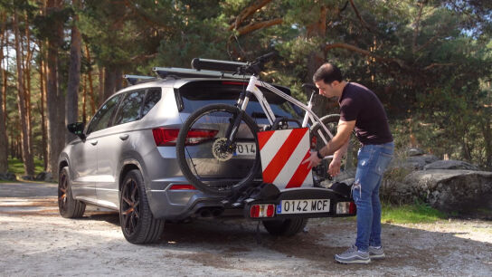La manera correcta de llevar la bicicleta y los esquís en el coche La manera correcta de llevar la bicicleta y los esquís en el coche