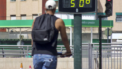 Un termómetro marca 50 ºC en una ciudad el pasado verano