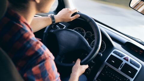 La DGT aconseja cómo prevenir y manejar situaciones de riesgo imprevistas